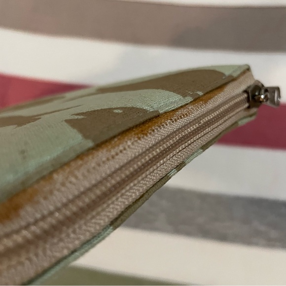 Wristlet clutch purse with fish pattern NWOT - Picture 14 of 15